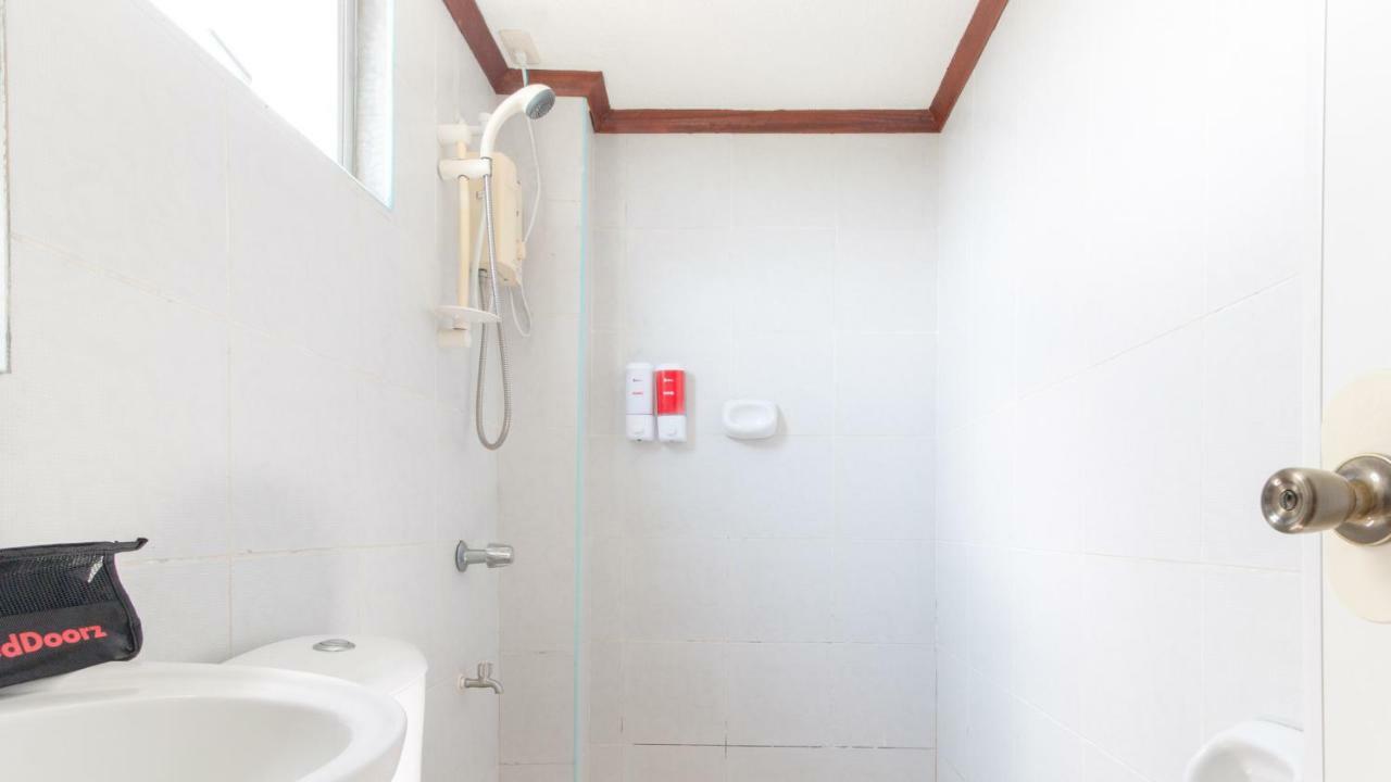 Reddoorz @ Paterno Street Tacloban Hotel Екстериор снимка